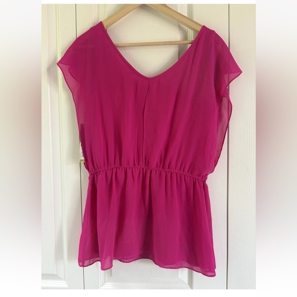 Gianni Bini Women’s Fuchsia Pink Sheer V-Neck Blouse with Elastic Waist – Size M - Picture 4 of 5